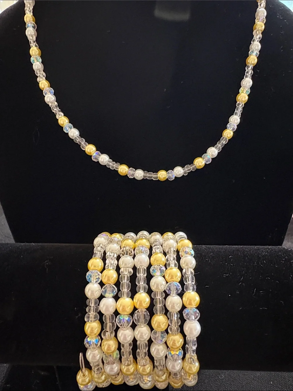 Gold and Pearl Beaded Women’s Necklace & Bracelet Set